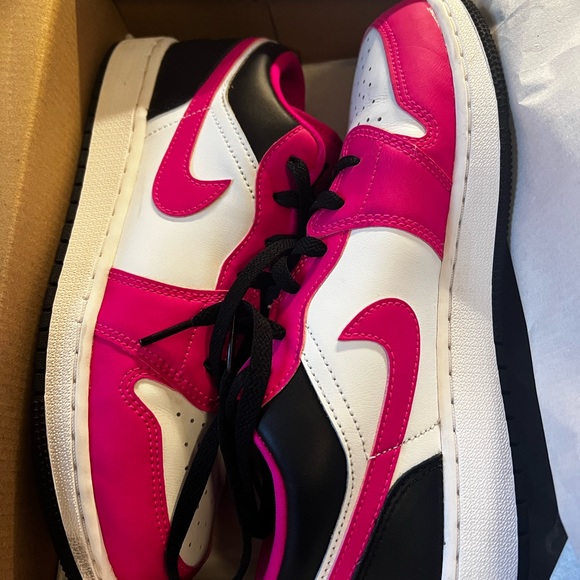 Fierce pink air Jordan 1 Low 6.5 Y / 8 woman - Picture 4 of 5